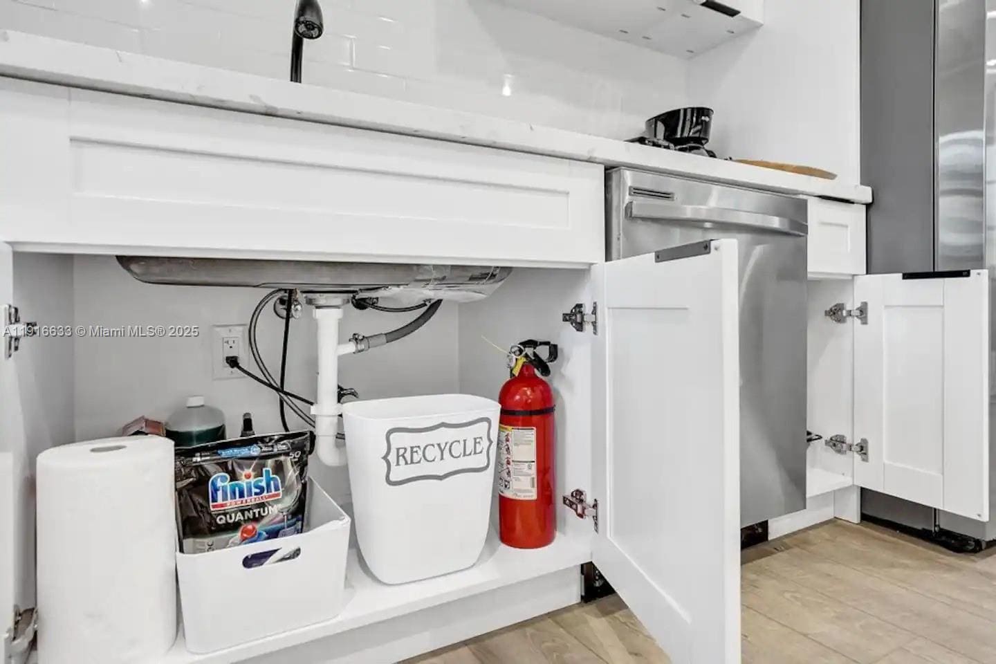 Building Photo - 1573 NE 30th Ct