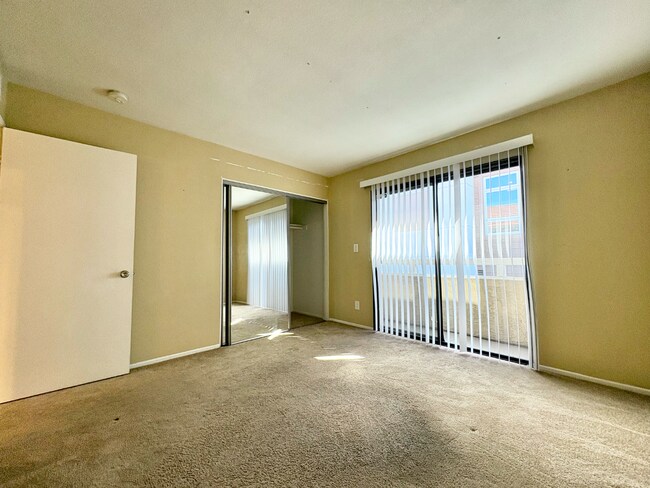 Building Photo - 14542 Burbank Blvd