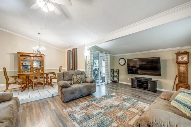 Building Photo - 3614 Pinoak Dr