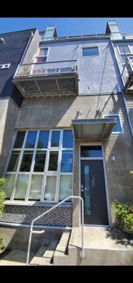 Building Photo - 5-Story UNIQUE Industrial Townhome - 3BD/4BA - w/ Open Floor Plan, Lots of Natural Light! - Secur...