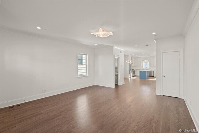 Building Photo - 31 Maple Ave
