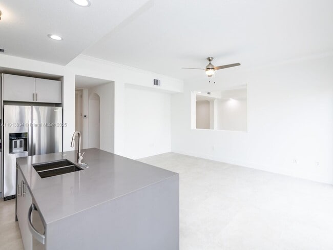 Building Photo - 20729 NE 32nd Ave