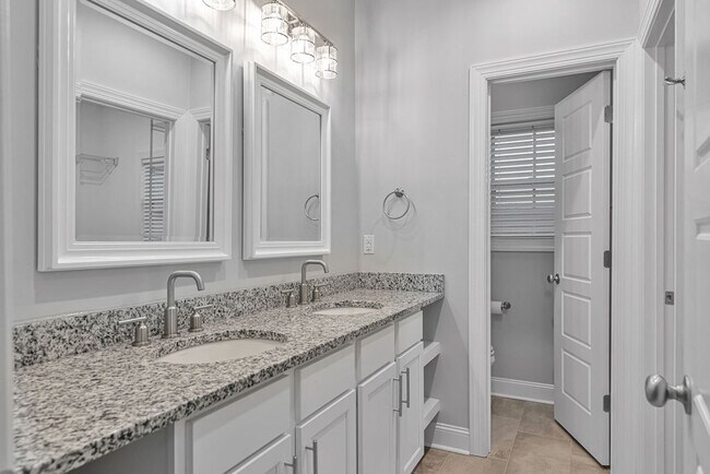 Building Photo - 707 Riva Ridge Rd