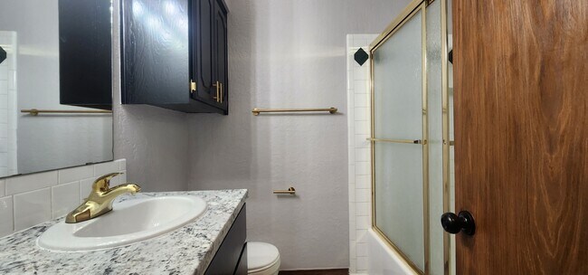 Building Photo - 907 NE Tortoise Dr