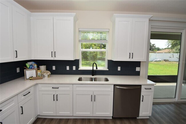 Building Photo - 100 White Hall Dr