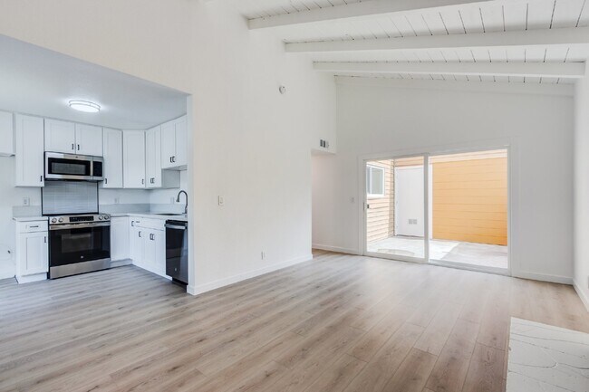 Building Photo - Renovated 3-Bedroom with Private Courtyard – Move-In Ready!