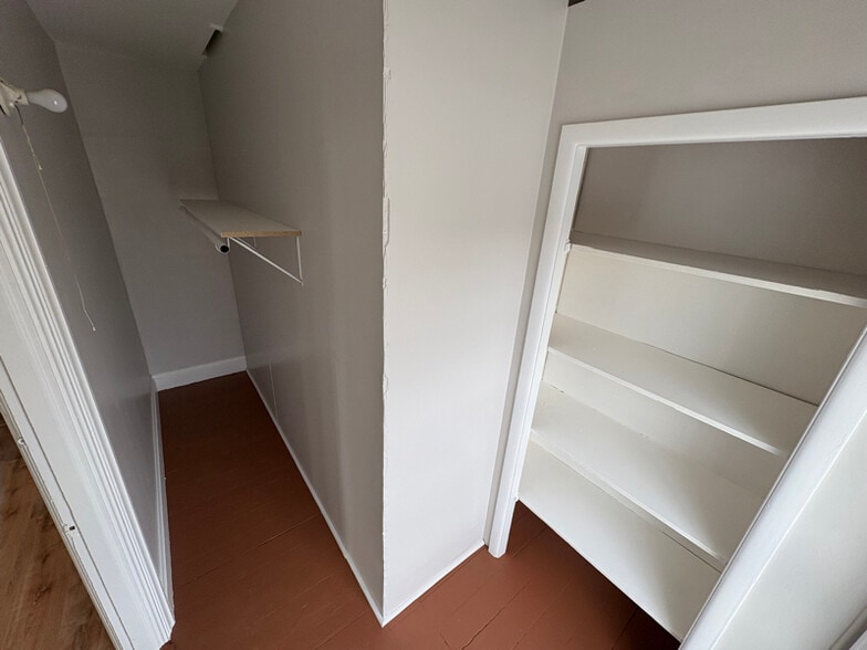 Building Photo - 302 W 10th Ave