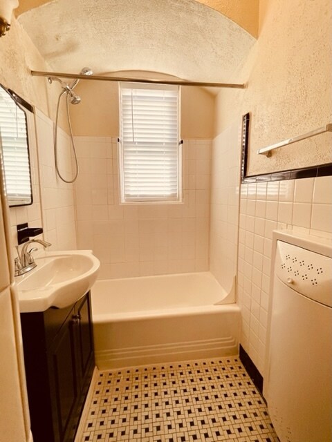 Building Photo - 81 Chestnut St