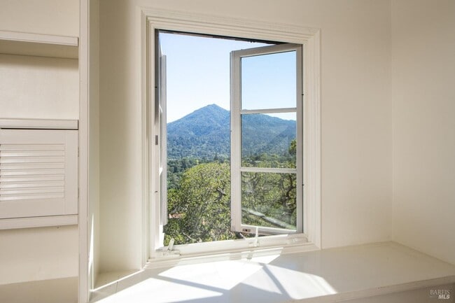 Building Photo - 20 Vista Dr