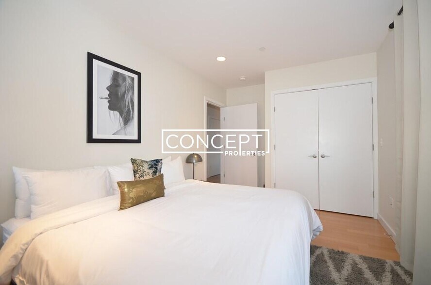 Building Photo - 601 Albany St