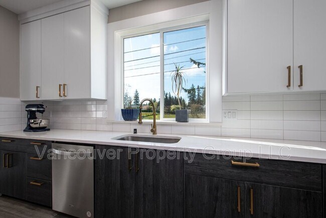 Building Photo - 1803 NE 148th Ct