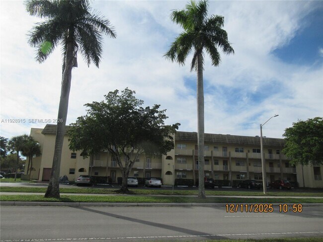Building Photo - 8285 Sunrise Lakes Blvd