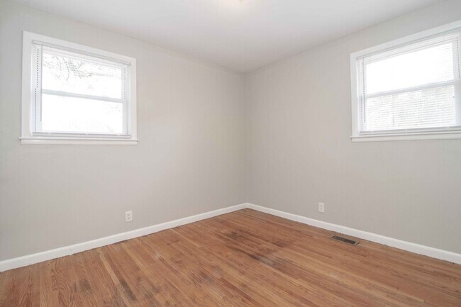 Building Photo - 402 Britton Springs Rd