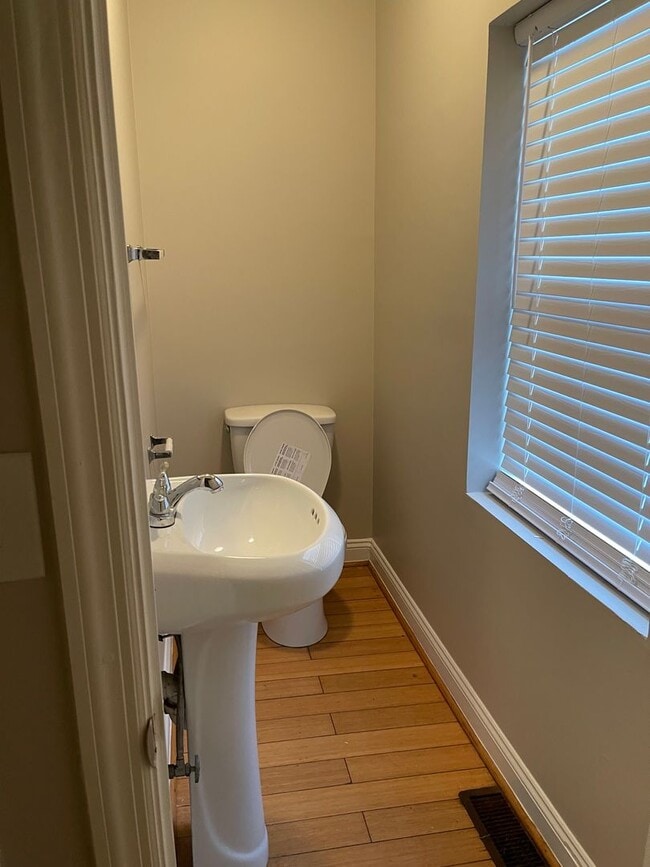 Building Photo - 2bed/2bath Townhome centrally located in Baltimore City!!