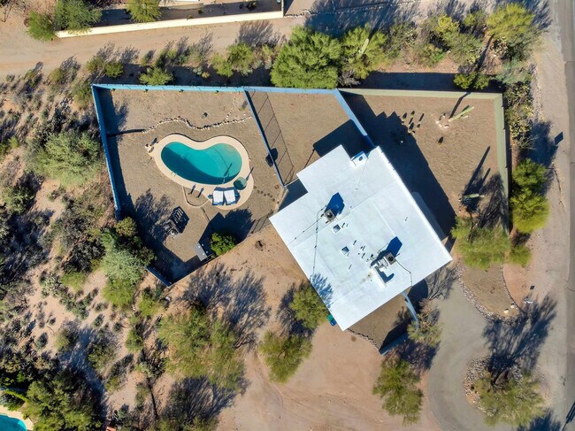 Building Photo - 6240 E River Rd