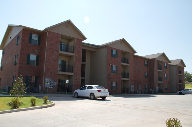Primary Photo - Emerald Pointe
