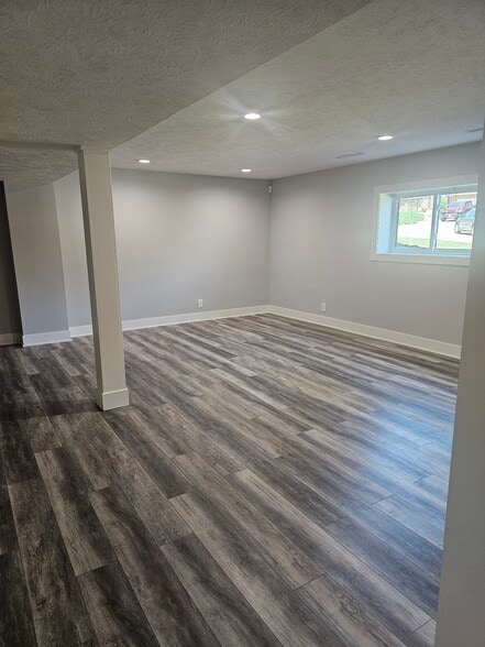 Building Photo - 14465 Krug Cir