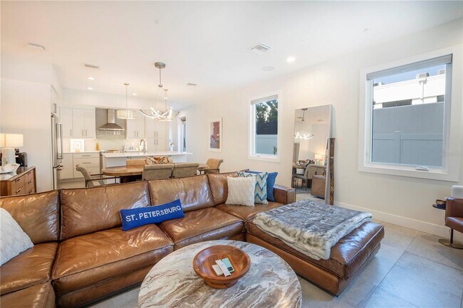 Building Photo - 536 4th Ave S