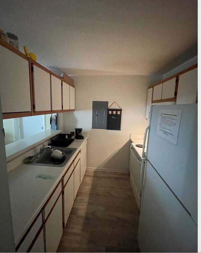 Building Photo - Private Bedroom + Bathroom Near NCSU