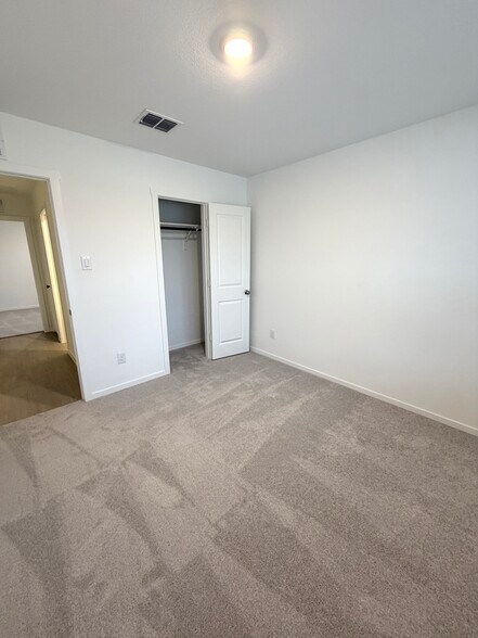 Building Photo - 3703 Oleander Pl