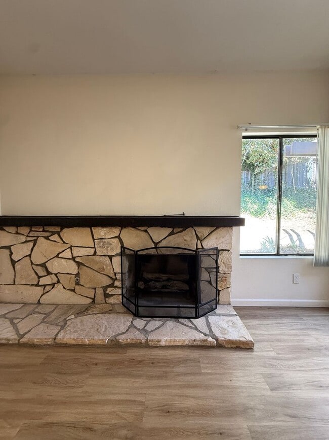 Building Photo - Located in Bauer Estates Near The Country ...