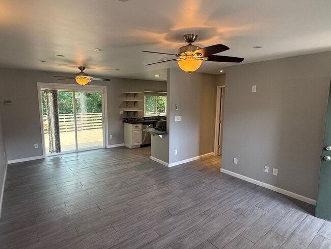 Building Photo - Fully Renovated 1-Bedroom Duplex with Large Outdoor Patio in Martinez