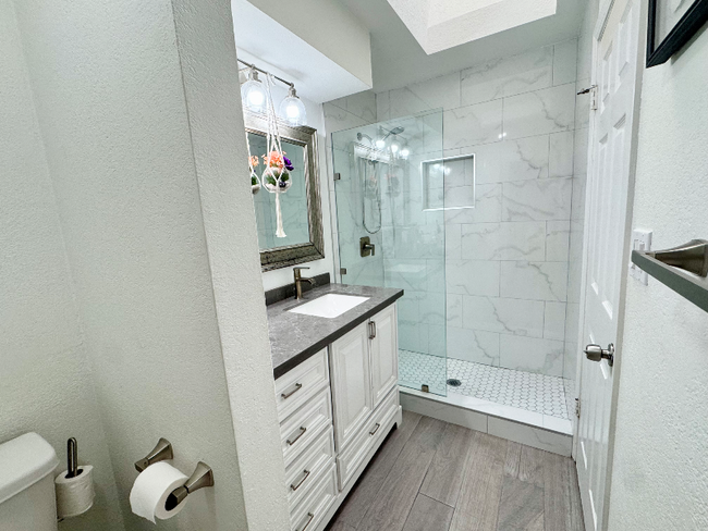 Building Photo - 709 Avenida Escandon