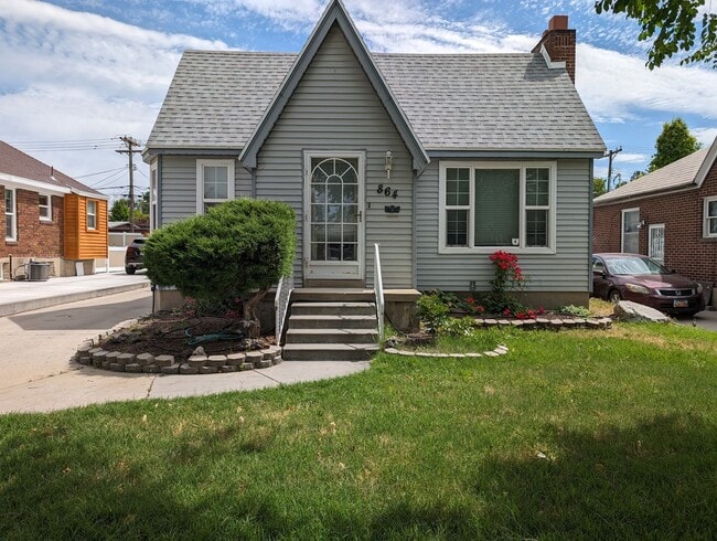 Building Photo - CUTE HOME IN SUGAR HOUSE / 2 CAR GARAGE / QUIET STREET