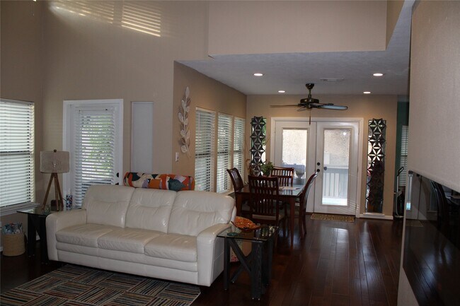 Building Photo - 2619 Sailboat Dr