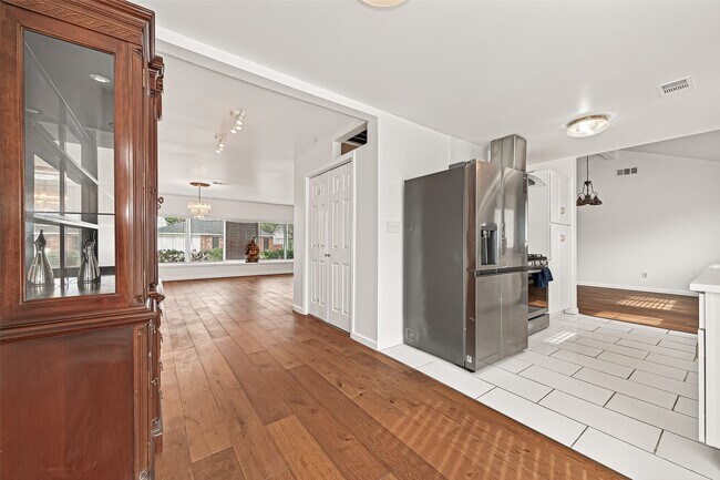 Building Photo - 10823 Sandstone St