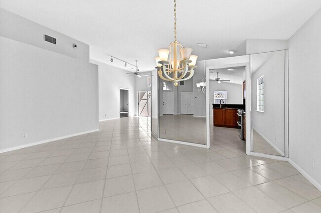 Building Photo - 14066 Glenlyon Ct