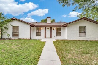 Building Photo - 1002 Canadian Cir