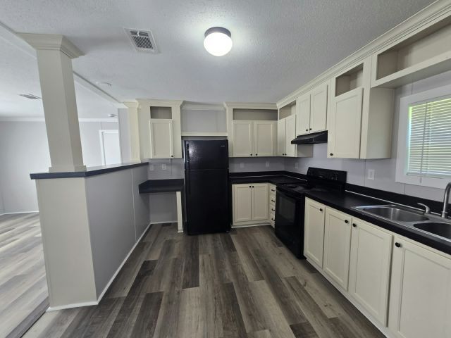 Building Photo - 1400 Banana Rd