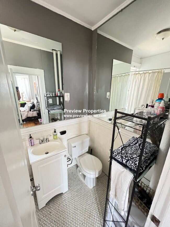 Building Photo - 1572 Commonwealth Ave