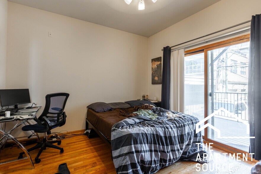 Building Photo - 2743 N Southport Ave