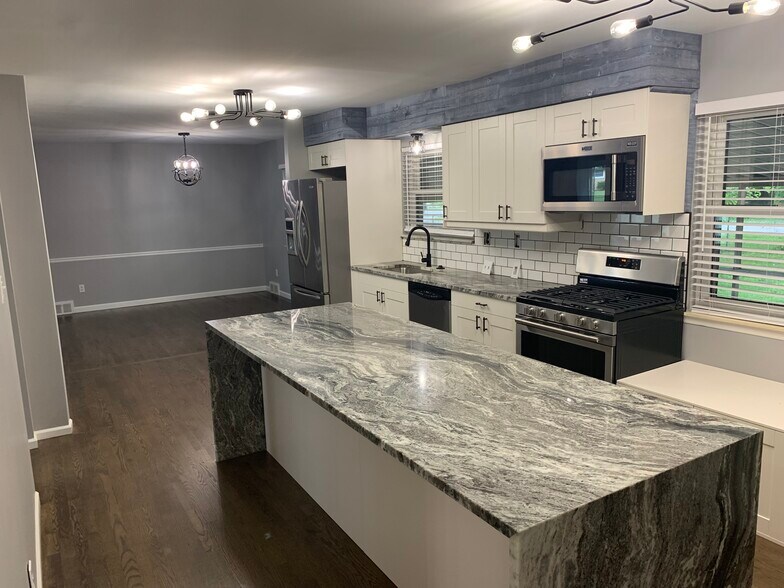 Building Photo - 38321 Foxcroft Blvd