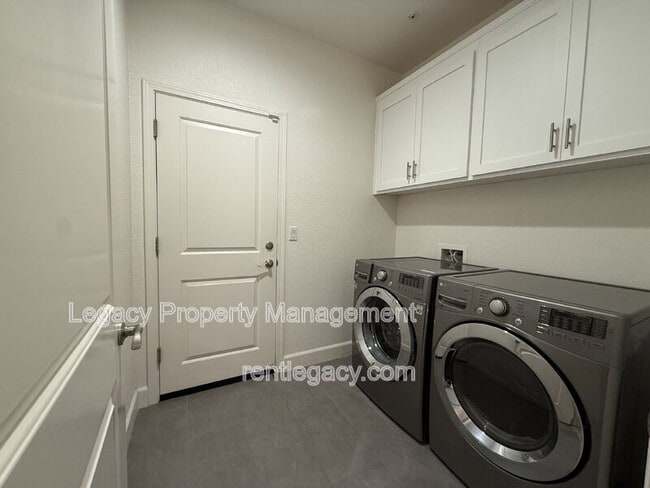 Building Photo - 8441 Ponta Delgada Dr