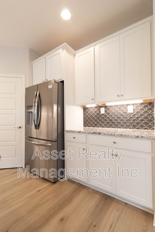 Building Photo - 1730 Silver Chapel Dr