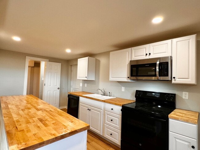 Building Photo - 3901 Thomas Dairy Ln