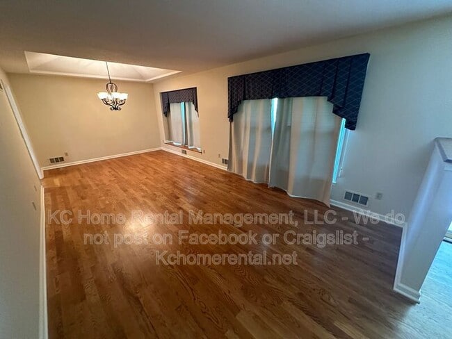 Building Photo - 6119 Cottonwood Dr