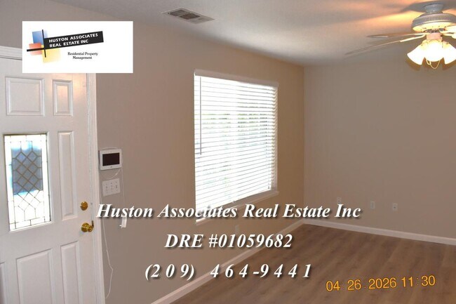 Building Photo - 3936 Dennis Ave