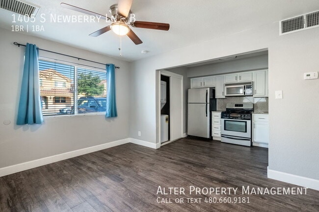 Building Photo - 1405 S Newberry Ln