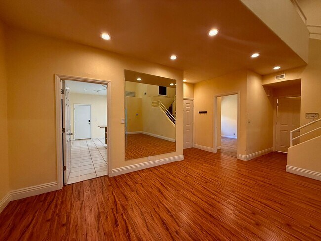 Building Photo - Gorgeous Spanish Trails 3BR House for lease!