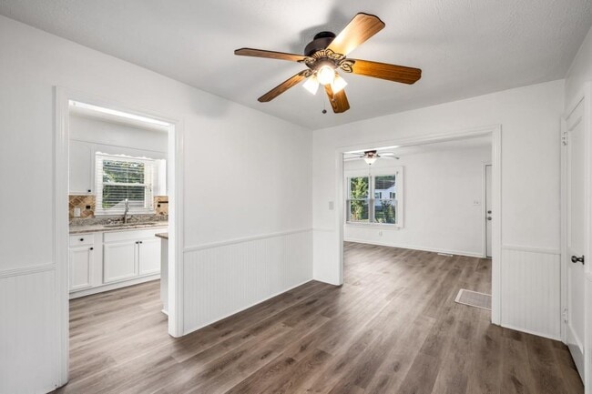 Building Photo - 1801 Crestridge Dr SE