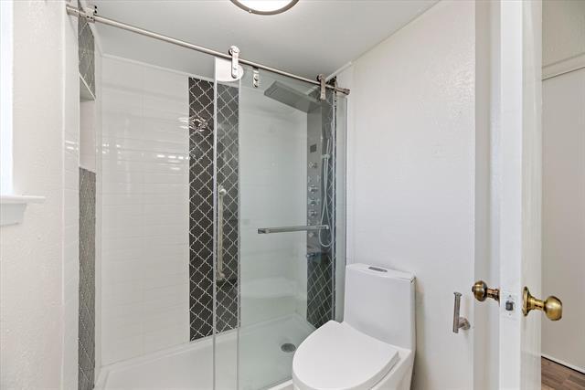 Building Photo - 2627 Douglas Ave