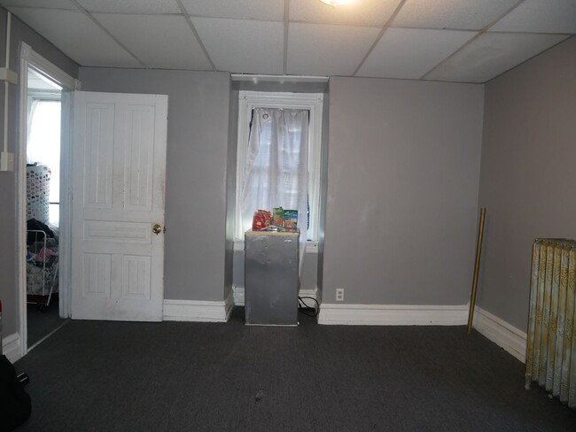 Building Photo - 544 N 6th St