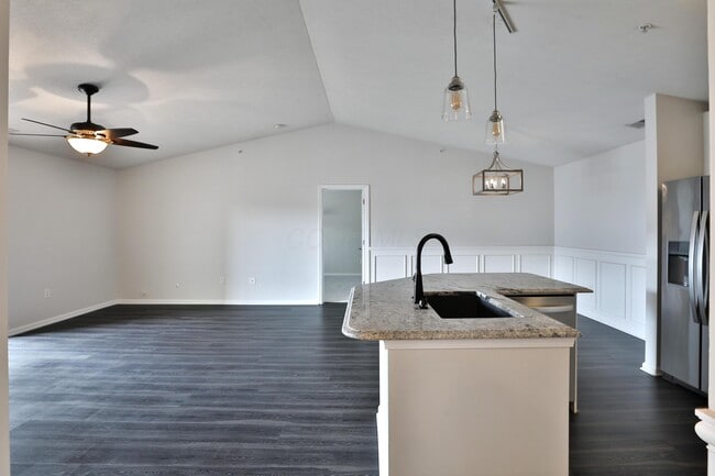 Building Photo - 763 Hidden Springs Dr
