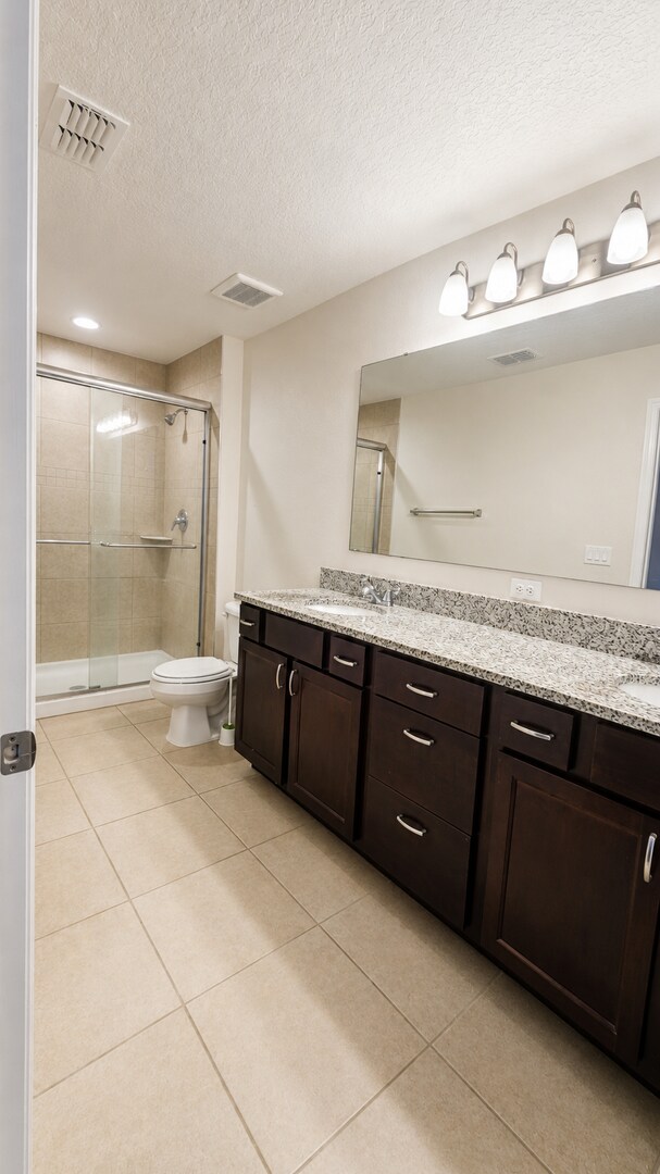 Building Photo - Beautiful Corner-Unit Townhome in a Gated Community!