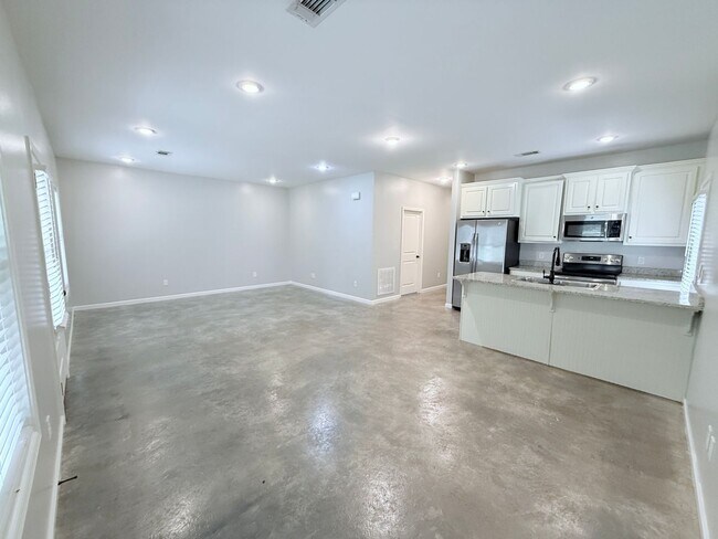 Building Photo - 145 MS-334