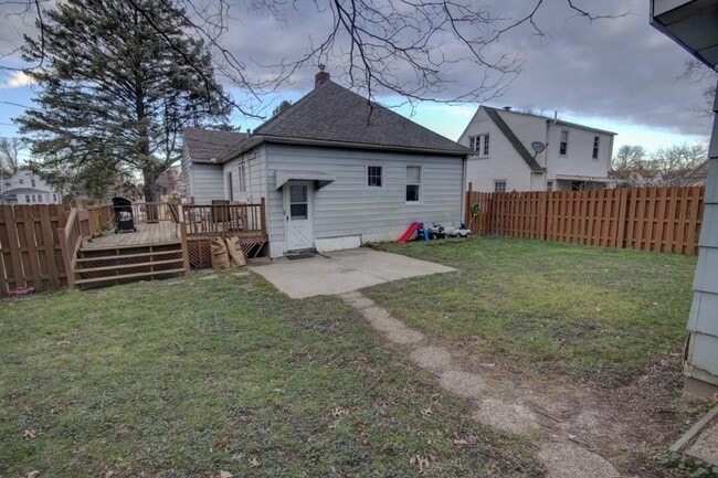 Building Photo - 1802 18th Ave